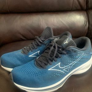 Mizuno Wave Rider Running Shoe